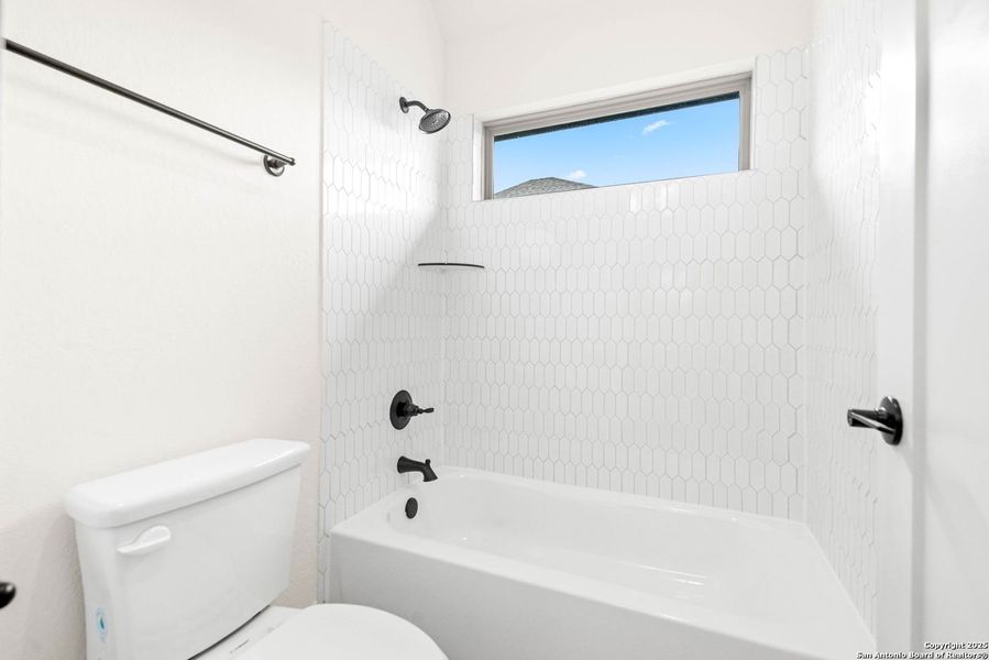 Image 32 of a home in Ventana - 70'.