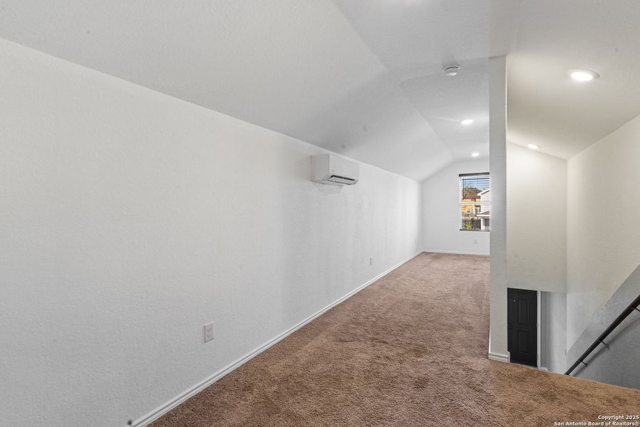 Spacious, unfurnished interior of a new home in Elm Trails, San Antonio (Image 9).