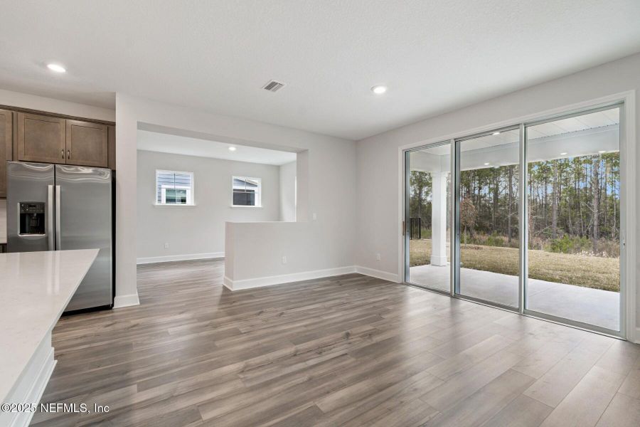 Spacious, unfurnished interior of a new home in Tributary 70', Yulee (Image 21).