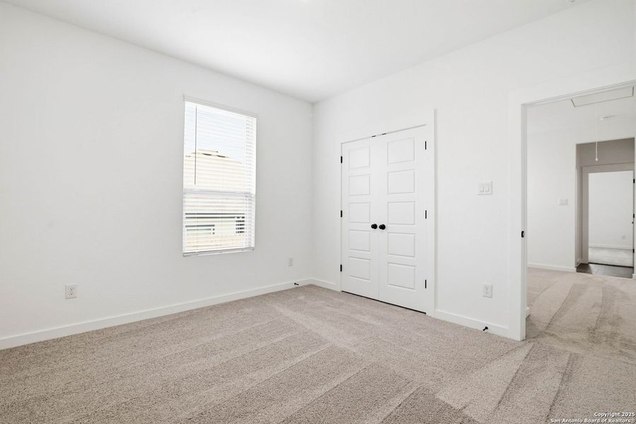 Spacious, unfurnished interior of a new home in Vista Ridge, Live Oak (Image 11).