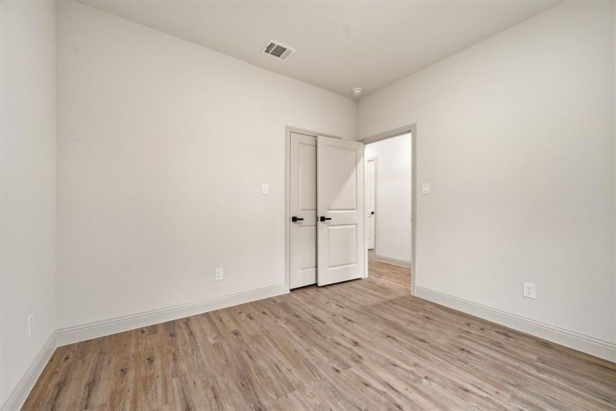 Spacious, unfurnished interior of a new home in , Granbury (Image 29).