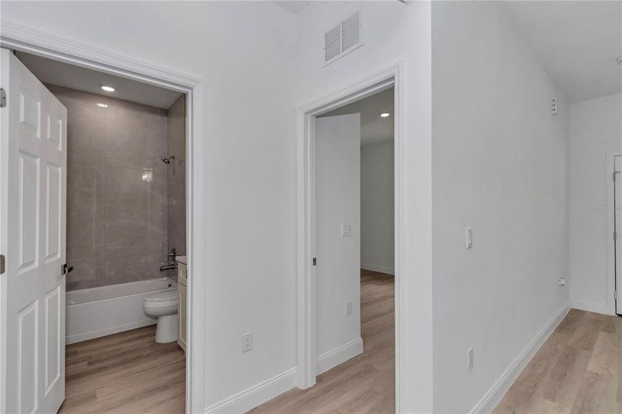 Spacious, unfurnished interior of a new home in , Ocala (Image 34).