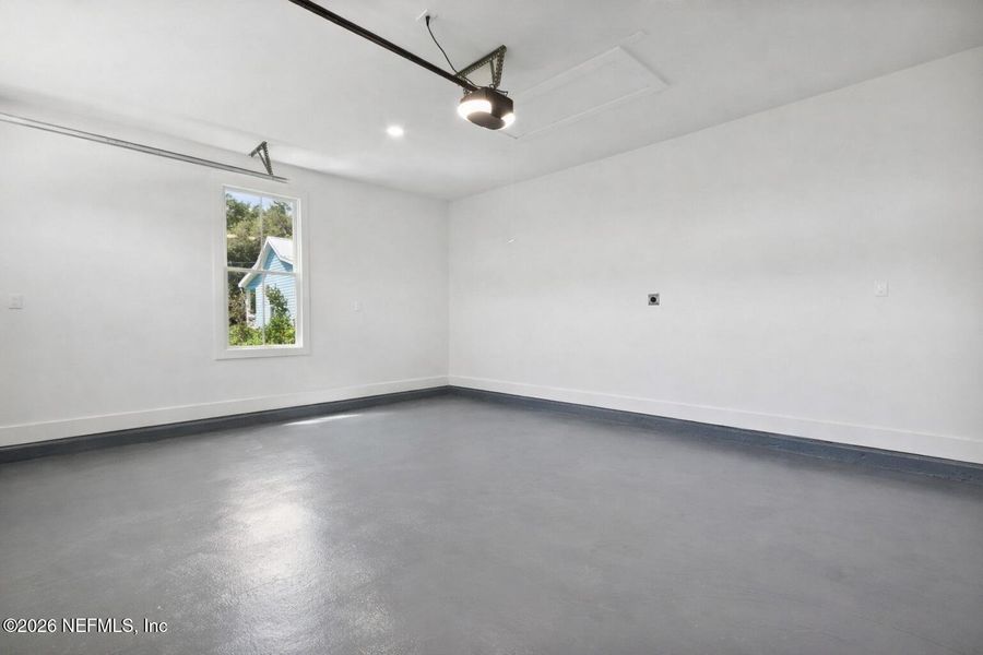 Spacious, unfurnished interior of a new home in , Fernandina Beach (Image 26).