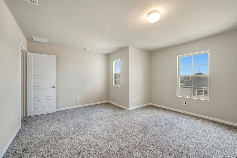 Spacious, unfurnished interior of a new home in Agave, San Antonio (Image 16).