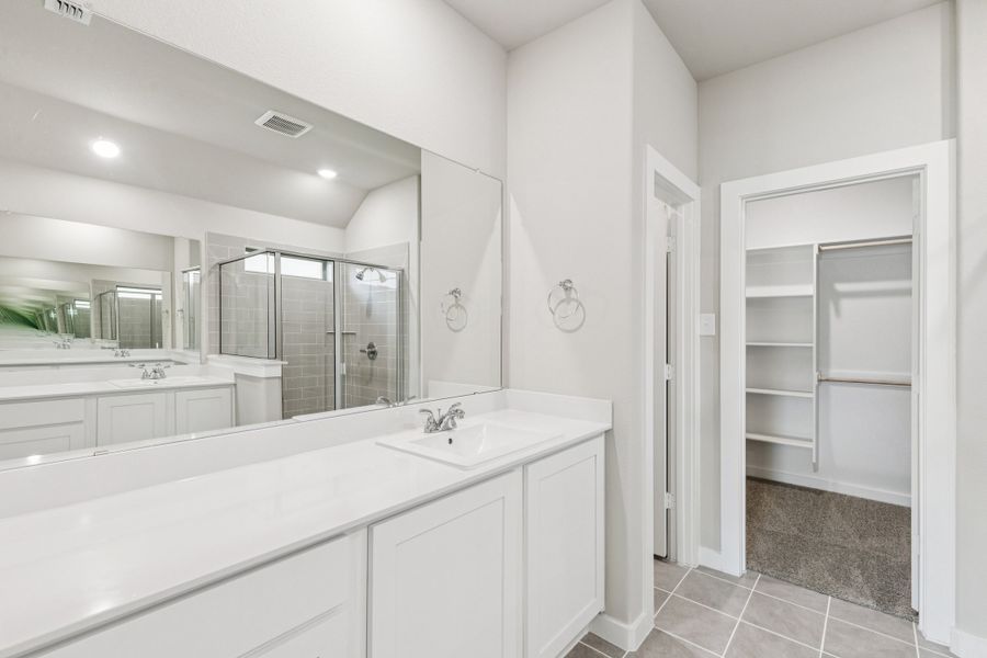 Primary Bathroom in the Heisman home plan by Trophy Signature Homes – REPRESENTATIVE PHOTO Primary Bathroom in the Heisman home plan by Trophy Signature Homes – REPRESENTATIVE PHOTO