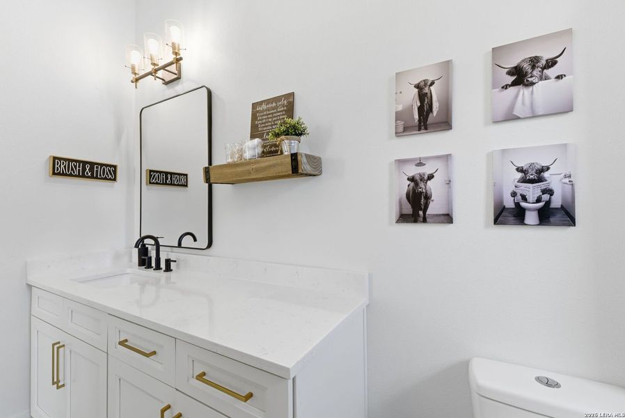 Furnished interior view inside a new home in , Bandera (Image 54).