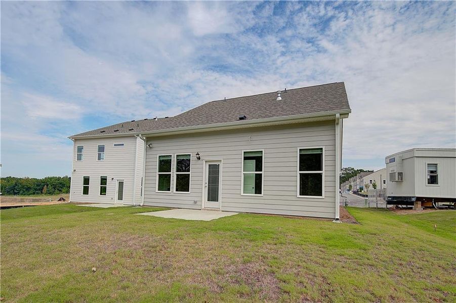 Exterior details and patio area of a home in Abbotts Crossing, Conyers (Image 3).