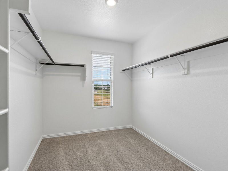 Spacious, unfurnished interior of a new home in Oak Ridge Park, Corinth (Image 13).