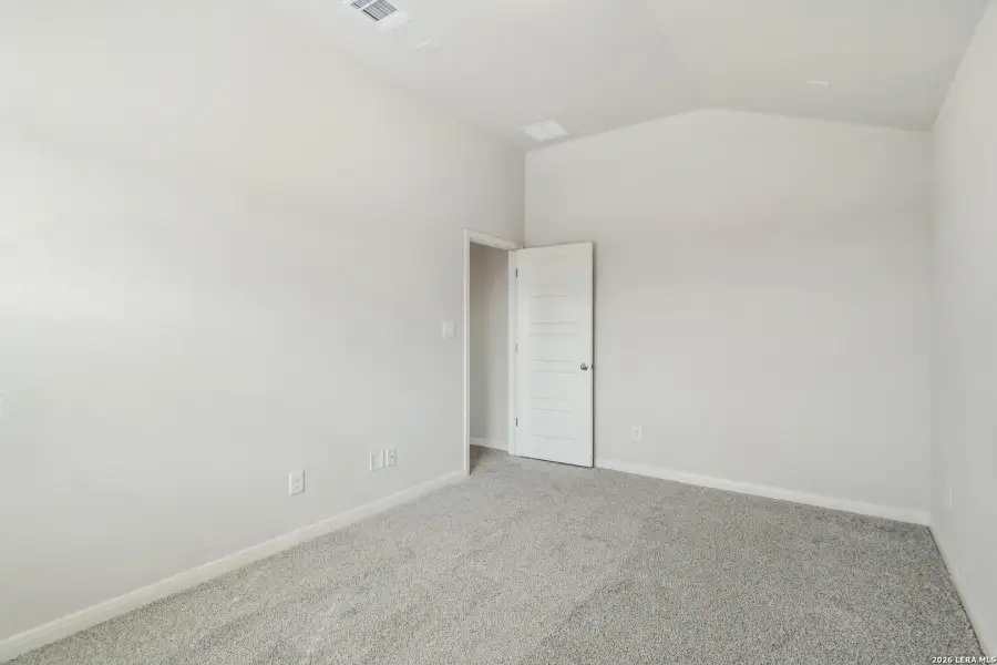 Spacious, unfurnished interior of a new home in , San Antonio (Image 15).