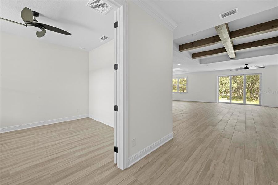 Spacious, unfurnished interior of a new home in , Weeki Wachee (Image 14).