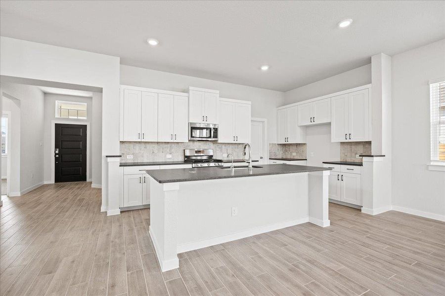 MOVE IN READY! MOVE IN READY!