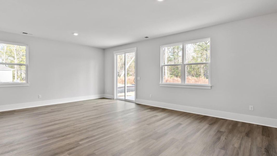 Spacious, unfurnished interior of a new home in Rolling Hills, Bolivia (Image 12).