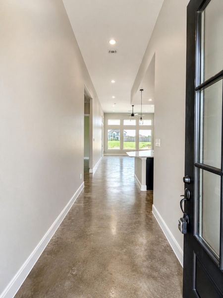 Spacious, unfurnished interior of a new home in , Willis (Image 19).