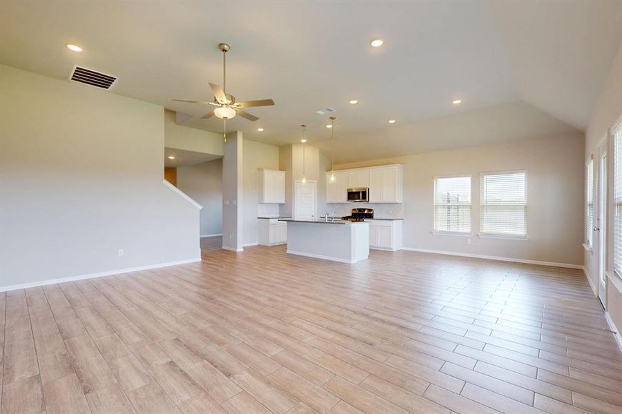 Spacious, unfurnished interior of a new home in Prairie Ridge at Goodland, Venus (Image 36). Spacious, unfurnished interior of a new home in Prairie Ridge at Goodland, Venus (Image 36).
