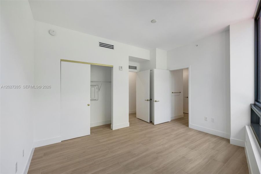 Spacious, unfurnished interior of a new home in , Miami (Image 12).