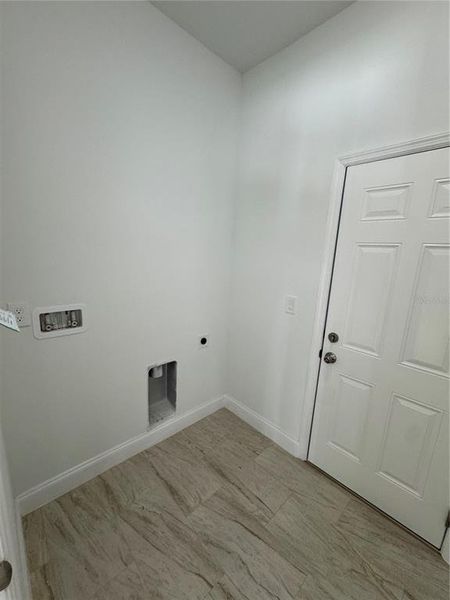 Spacious, unfurnished interior of a new home in , Deltona (Image 12).