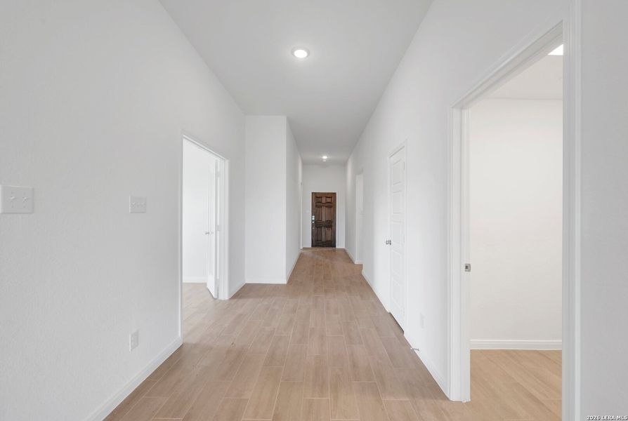 Spacious, unfurnished interior of a new home in Chaparral Ranch, Floresville (Image 30).