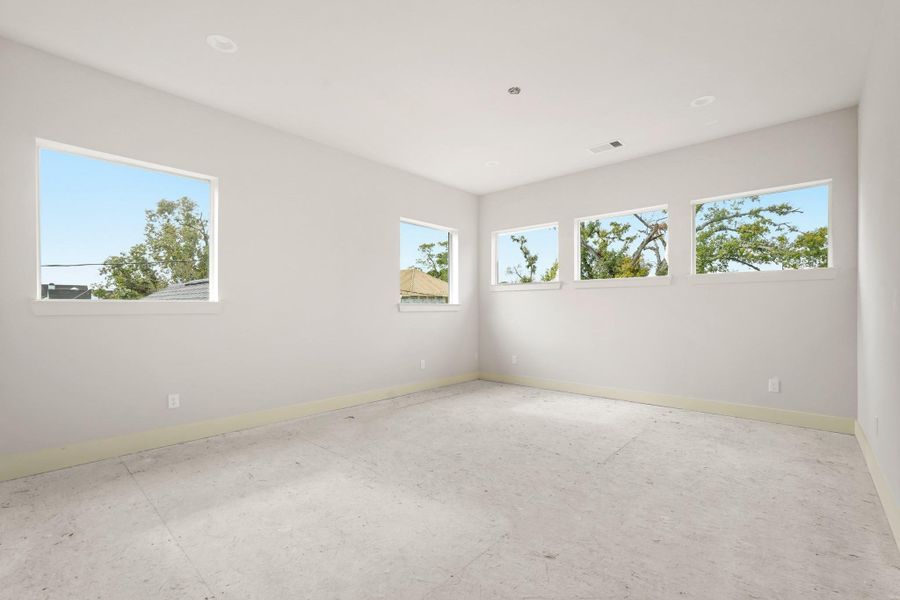 Spacious, unfurnished interior of a new home in , Houston (Image 8).