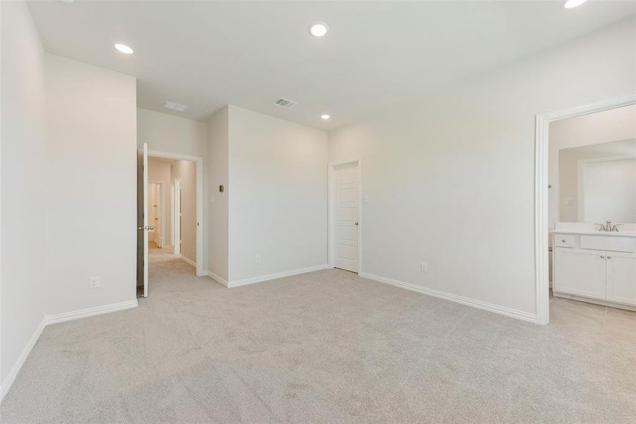 Spacious, unfurnished interior of a new home in Valencia On The Lake, Little Elm (Image 12).