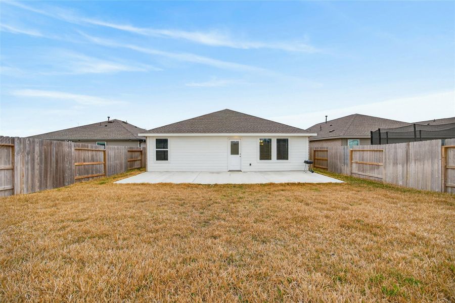 Exterior details and patio area of a home in Anniston, Katy (Image 21).