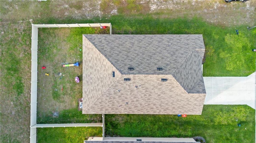 Exterior details and patio area of a home in Autumn Glen, Belleview (Image 4).
