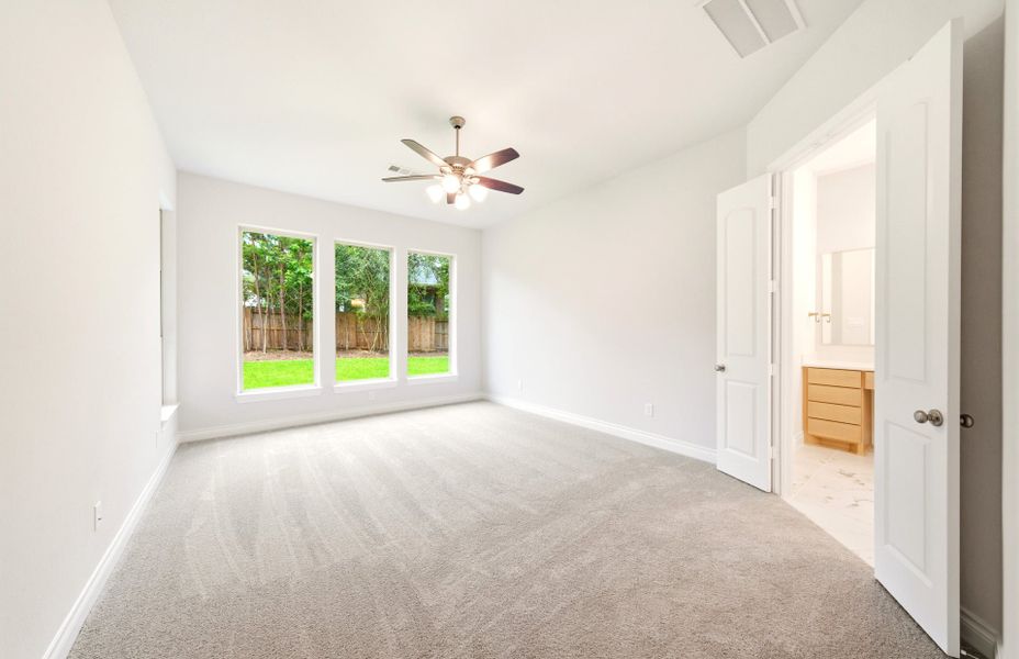 Spacious, unfurnished interior of a new home in Bridgeland 60′, Cypress (Image 32).