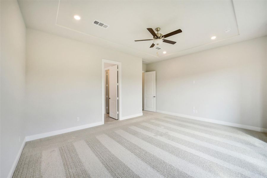 Spacious, unfurnished interior of a new home in Sienna 65', Missouri City (Image 43).
