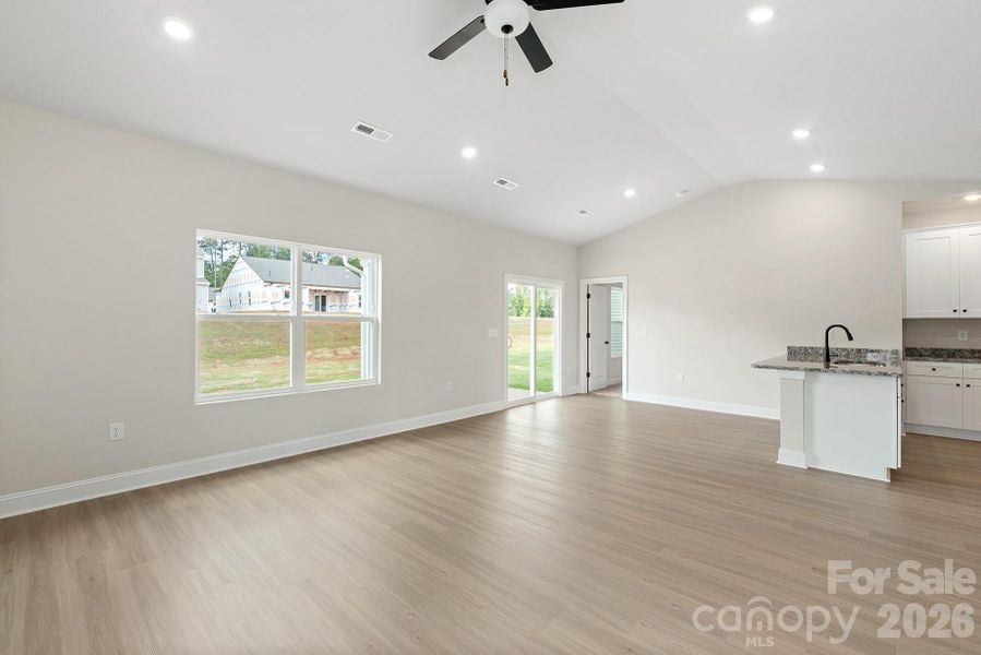 Spacious, unfurnished interior of a new home in Ascot Woods, Charlotte (Image 10).