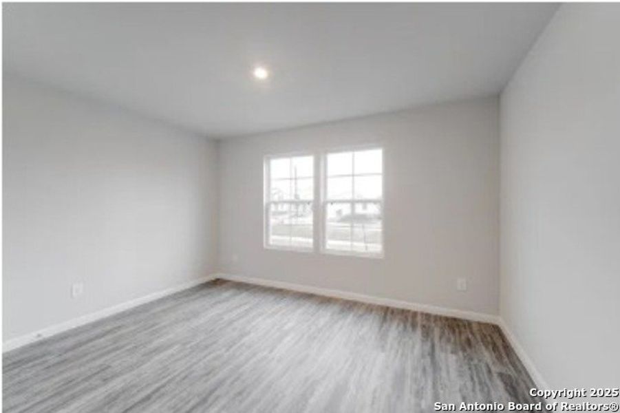 Spacious, unfurnished interior of a new home in Las Colinas, Kenedy (Image 12).