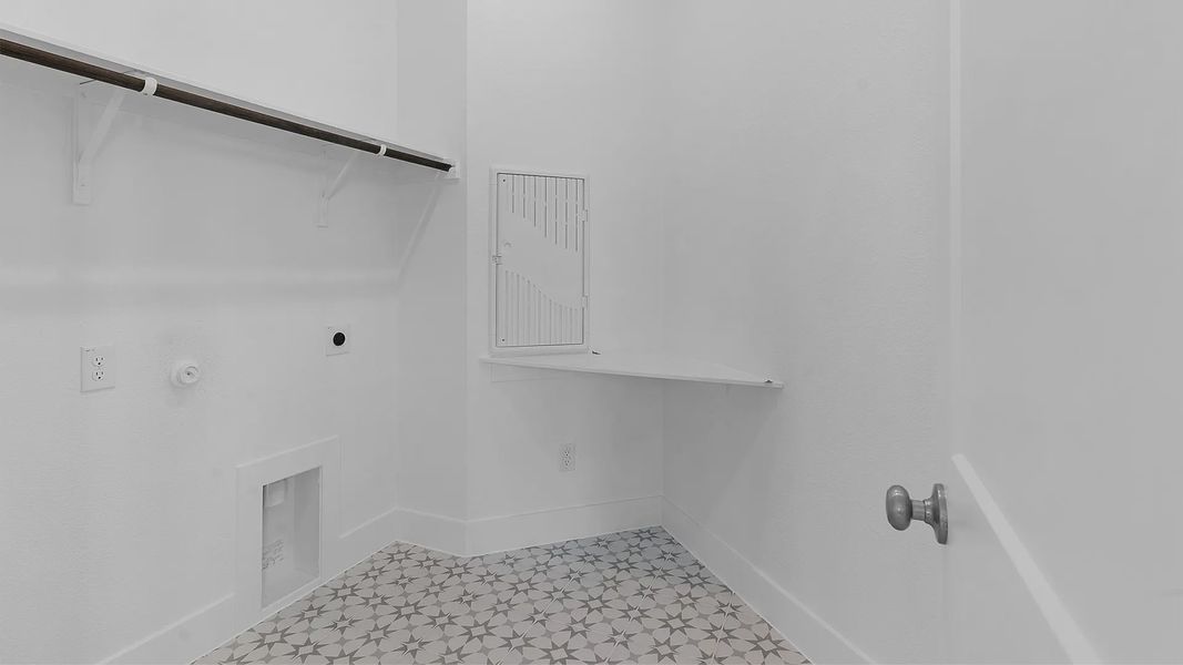 Spacious, unfurnished interior of a new home in Santa Rita Ranch, Liberty Hill (Image 19).