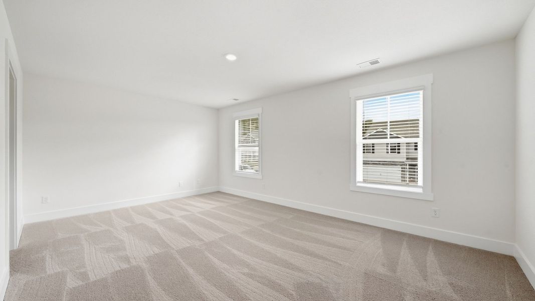 Spacious, unfurnished interior of a new home in Fieldcrest Acres, Blountville (Image 13).
