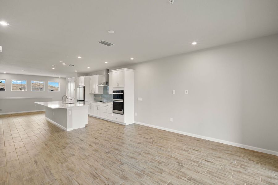 Spacious, unfurnished interior of a new home in Arboretum, Naples (Image 7). Spacious, unfurnished interior of a new home in Arboretum, Naples (Image 7).