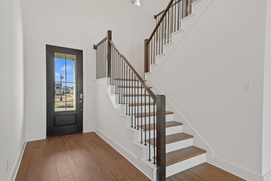 Spacious, unfurnished interior of a new home in Union Park, Little Elm (Image 18).