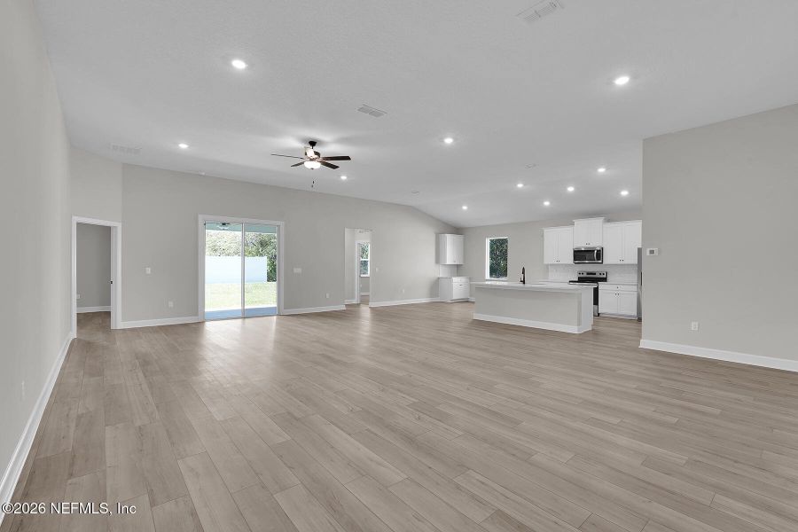 Spacious, unfurnished interior of a new home in , Jacksonville (Image 13).