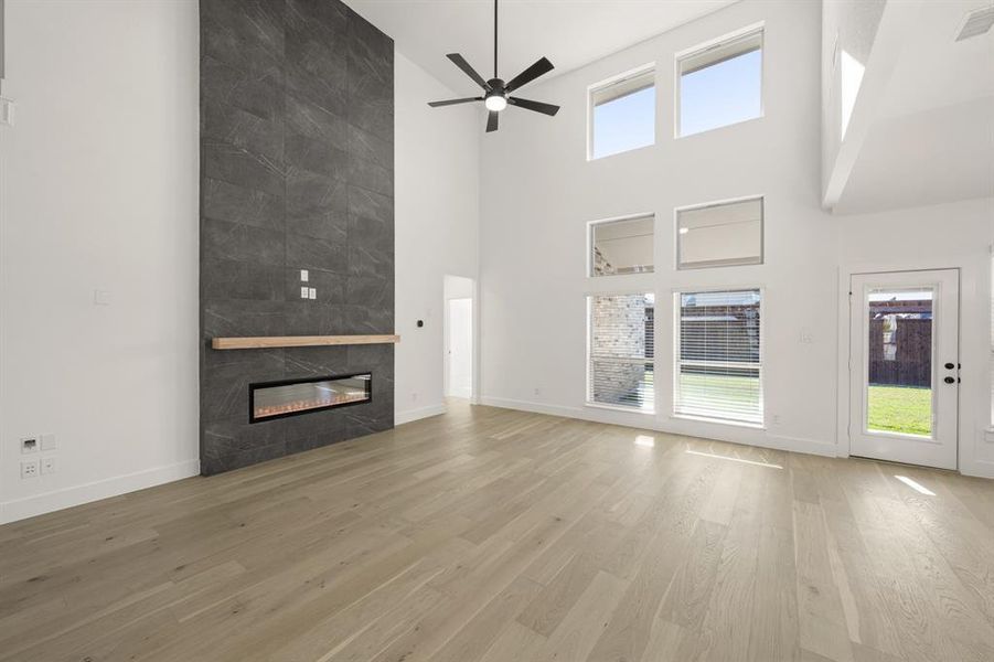 402 Crestview- Living Room-1