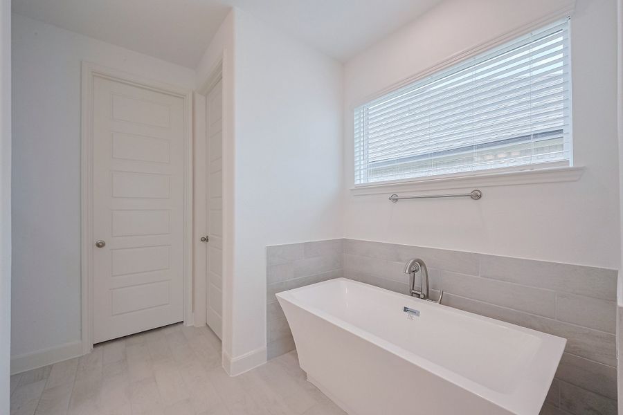 Representative furnished interior of a home built from the Floor Plan 2620 by Colina Homes in Woodland Lakes, Huffman (Image 34). Representative furnished interior of a home built from the Floor Plan 2620 by Colina Homes in Woodland Lakes, Huffman (Image 34).