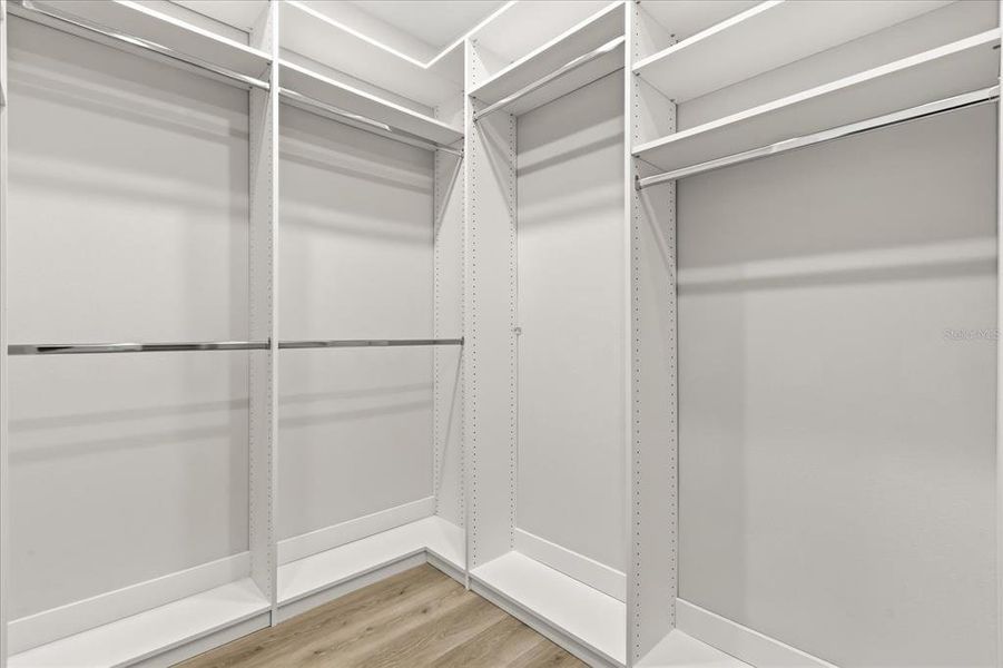 Spacious, unfurnished interior of a new home in , Orlando (Image 24).