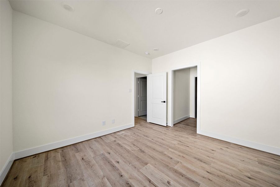 Spacious, unfurnished interior of a new home in , Houston (Image 20).