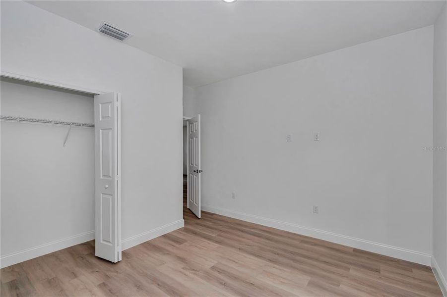 Spacious, unfurnished interior of a new home in , Citrus Springs (Image 31).