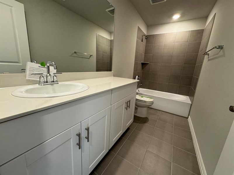 Furnished interior view inside a new home in Cibolo Hills, Fort Worth (Image 8). Furnished interior view inside a new home in Cibolo Hills, Fort Worth (Image 8).