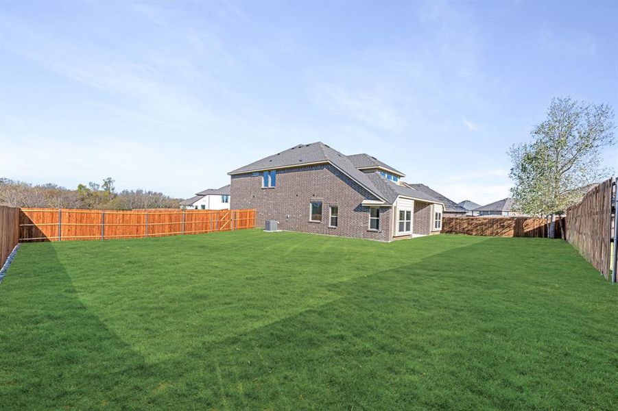 Exterior details and patio area of a home in Sable Creek, Sanger (Image 23).