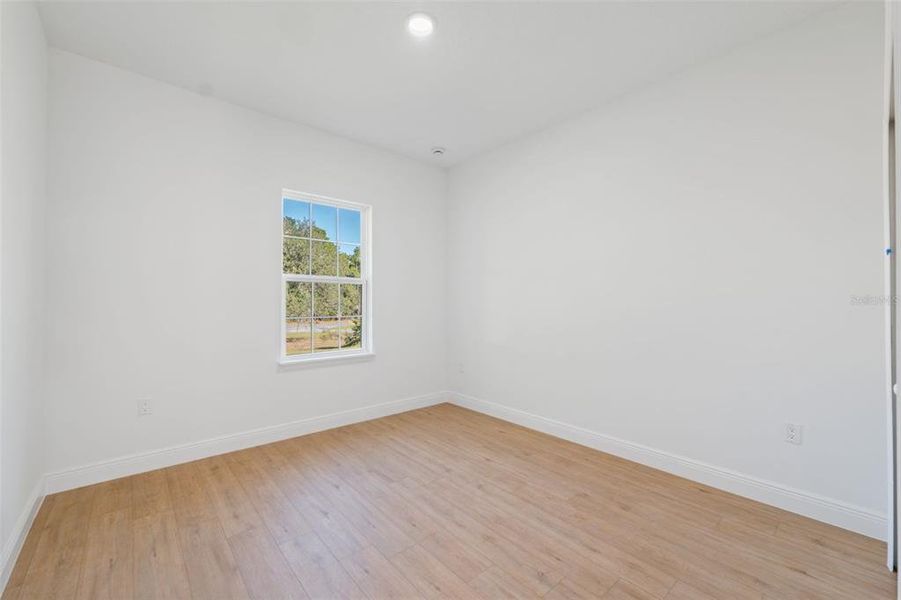 Spacious, unfurnished interior of a new home in , Ocala (Image 25).