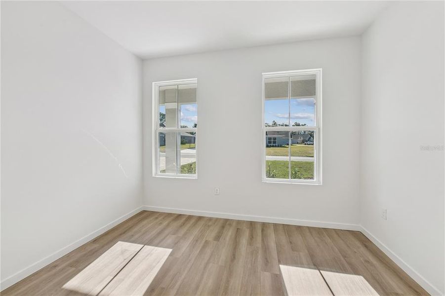Spacious, unfurnished interior of a new home in , Dunnellon (Image 4).