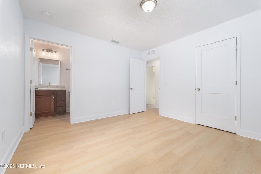 Spacious, unfurnished interior of a new home in , Keystone Heights (Image 19).