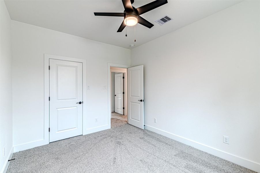 Spacious, unfurnished interior of a new home in , Huntsville (Image 24).