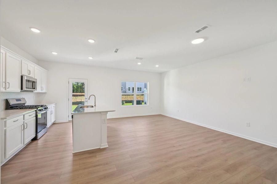 Kitchen featuring the AW Collection® Timeless - Smooth finishes and classic touches shine. Kitchen featuring the AW Collection® Timeless - Smooth finishes and classic touches shine.