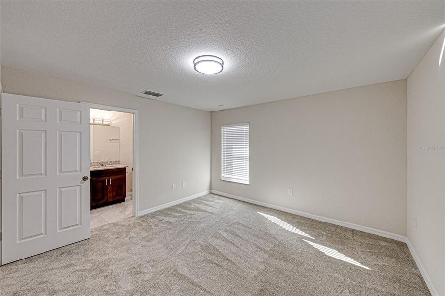 Spacious, unfurnished interior of a new home in , Bartow (Image 27).