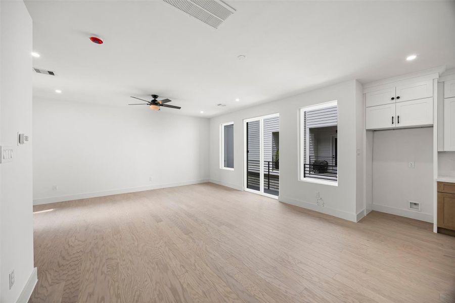 Spacious, unfurnished interior of a new home in , Houston (Image 20).