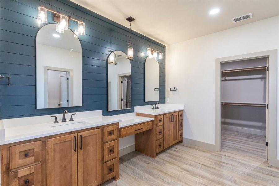 Furnished interior view inside a new home in , Abilene (Image 9).