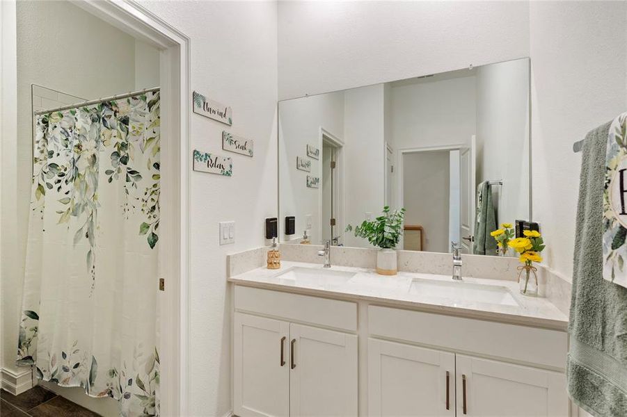 Furnished interior view inside a new home in , Land O' Lakes (Image 30).